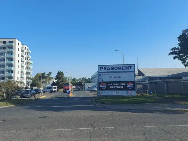 Pronájem skladu, Praha - Hostivař, U továren, 2000 m2