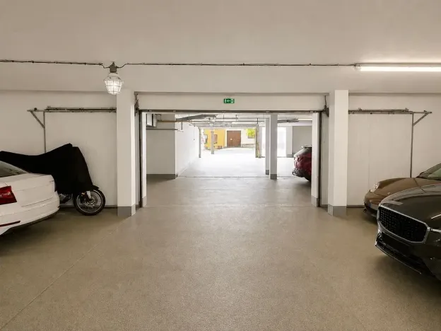 Pronájem garážového stání, Brno, Kristenova, 15 m2