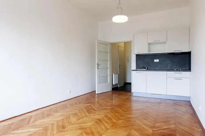 Pronájem bytu 1+kk, Praha - Vršovice, Rybalkova, 26 m2