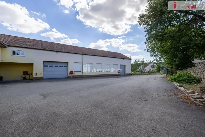 Pronájem výrobních prostor, Doksy, Václ. Plecitého, 4300 m2