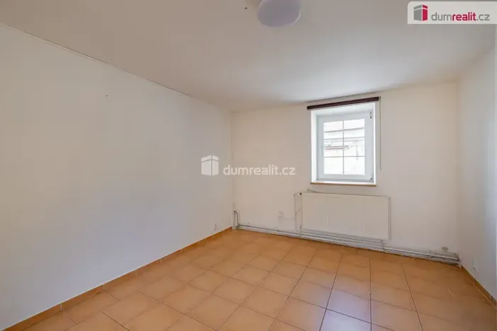 Pronájem výrobních prostor, Doksy, Václ. Plecitého, 4300 m2