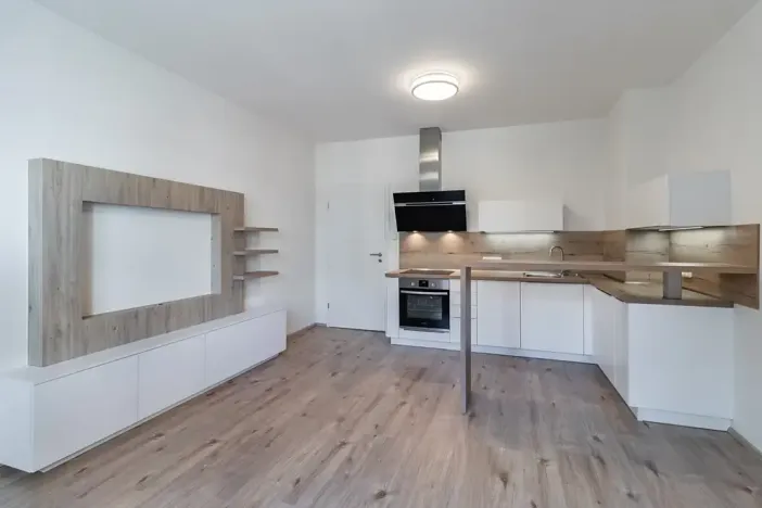 Pronájem bytu 1+kk, Praha - Košíře, Vrchlického, 31 m2