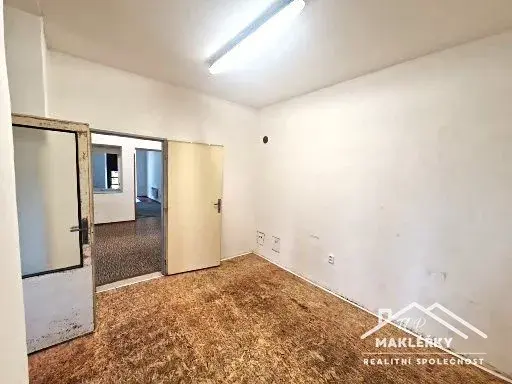 Pronájem obchodního prostoru, Kostelec nad Černými lesy, náměstí Smiřických, 75 m2