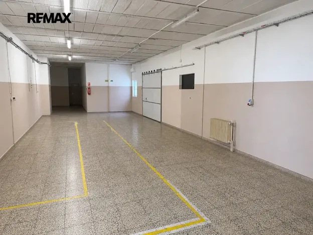 Pronájem skladu, Kladno, Doberská, 327 m2