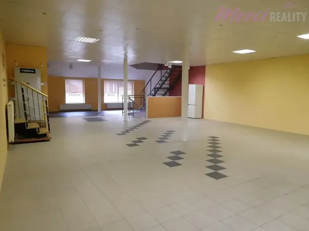 Pronájem obchodního prostoru, Uherské Hradiště, Sokolovská, 150 m2