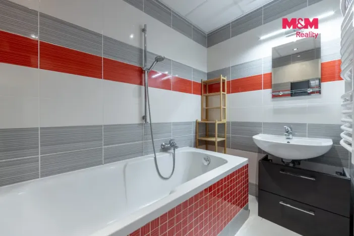Prodej bytu 3+1, Karlovy Vary, Jana Opletala, 60 m2