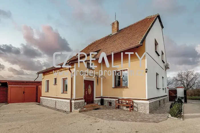 Prodej vícegeneračního domu, Pečky, 280 m2