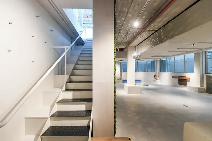 Pronájem obchodního prostoru, Praha - Holešovice, Bubenská, 242 m2