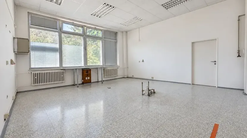 Pronájem skladu, Brno, Šujanovo náměstí, 72 m2