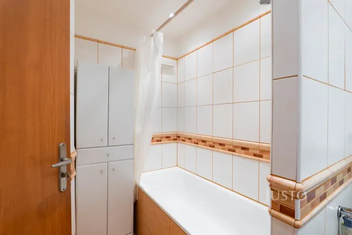 Pronájem bytu 3+kk, Praha - Petrovice, Rezlerova, 63 m2