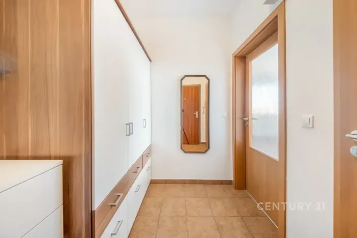Pronájem bytu 1+kk, Praha - Kyje, Sicherova, 33 m2