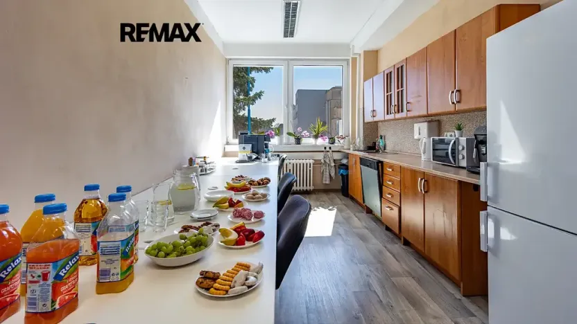 Pronájem kanceláře, Česká Lípa, Děčínská, 350 m2
