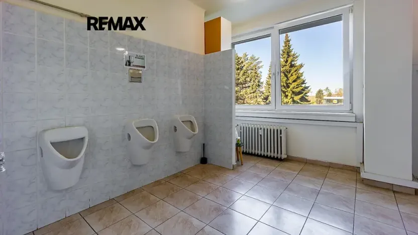 Pronájem kanceláře, Česká Lípa, Děčínská, 350 m2