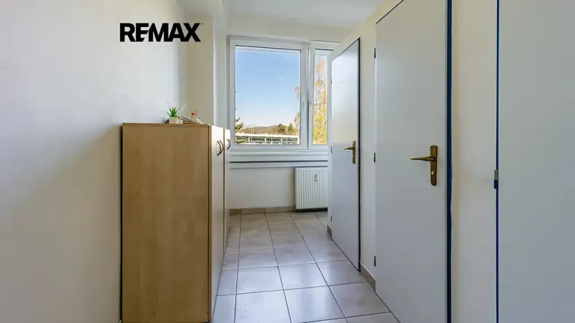 Pronájem kanceláře, Česká Lípa, Děčínská, 350 m2