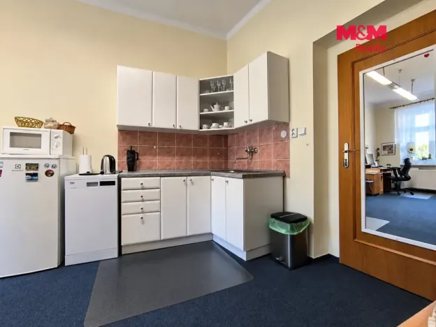 Pronájem kanceláře, Ledeč nad Sázavou, Husovo náměstí, 85 m2