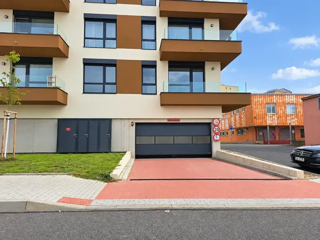 Prodej garážového stání, Praha - Černý Most, Arnošta Valenty, 12 m2