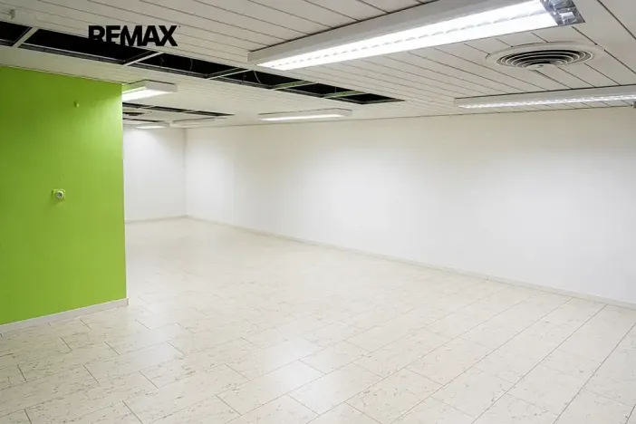 Pronájem obchodního prostoru, Hradec Králové, Gočárova třída, 865 m2