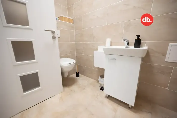 Pronájem komerční nemovitosti, Karlovy Vary, U Koupaliště, 13 m2