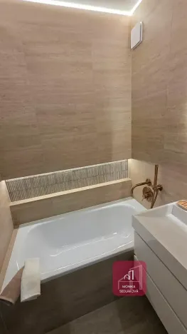 Prodej bytu 4+kk, Mokrá-Horákov, 72 m2
