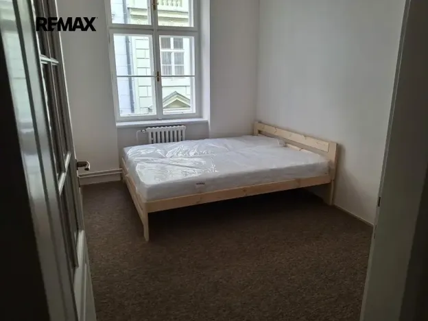 Pronájem bytu 4+1, Praha - Staré Město, Husova, 66 m2