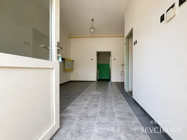 Pronájem komerční nemovitosti, Hradec Králové, Panelová, 170 m2