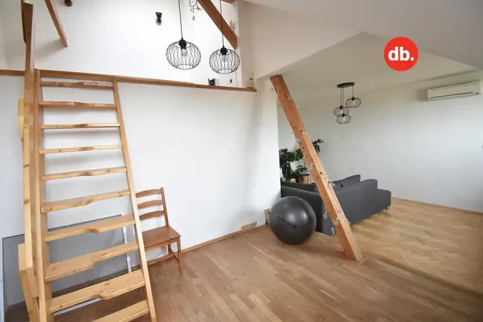 Pronájem bytu 3+1, Karlovy Vary, Majakovského, 74 m2