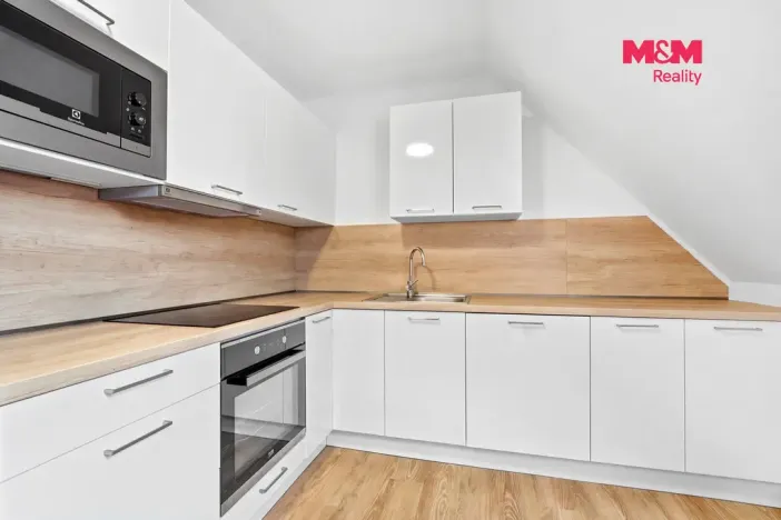 Prodej bytu 3+1, Nehvizdy, Gabčíkova, 67 m2