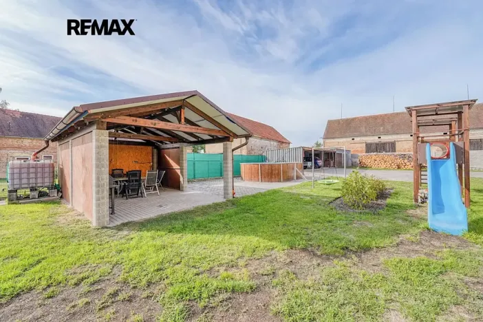 Prodej rodinného domu, Pernarec, 220 m2