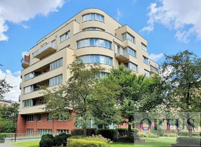 Pronájem garážového stání, Praha - Vinohrady, U Zvonařky, 13 m2