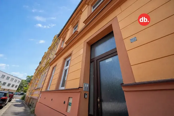 Prodej bytu 1+1, Karlovy Vary, Jabloňová, 45 m2
