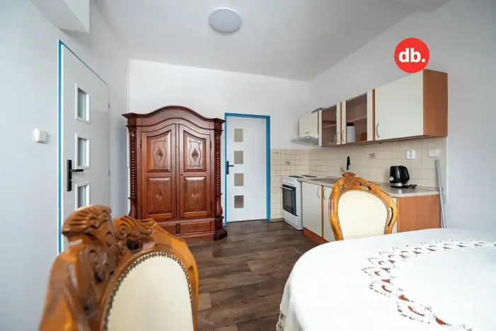 Prodej bytu 1+1, Karlovy Vary, Jabloňová, 45 m2