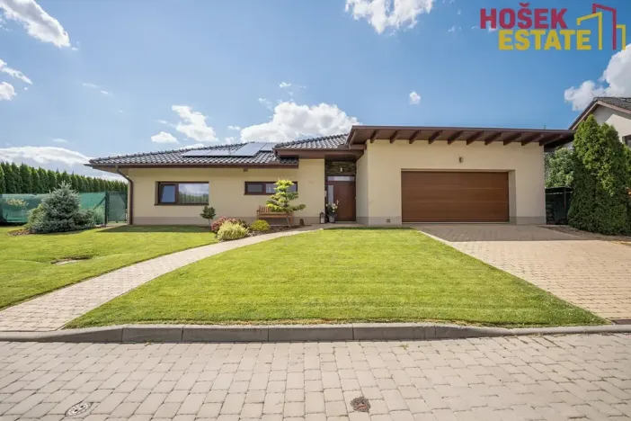 Prodej rodinného domu, Holubice, 240 m2