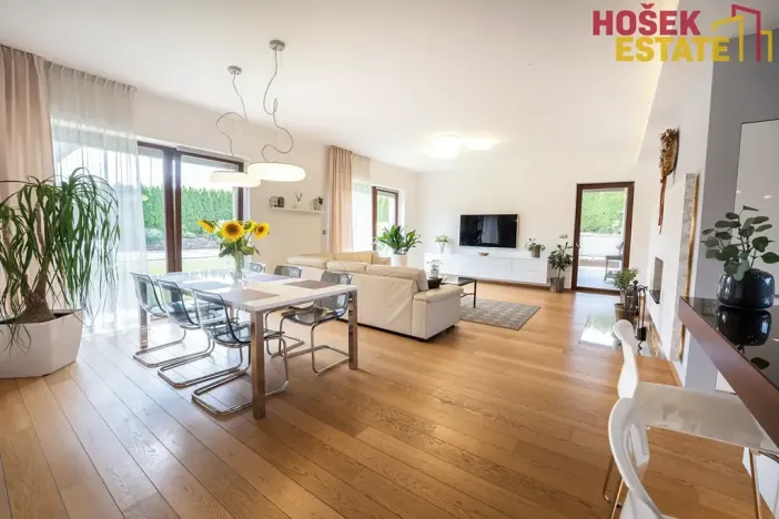Prodej rodinného domu, Holubice, 240 m2