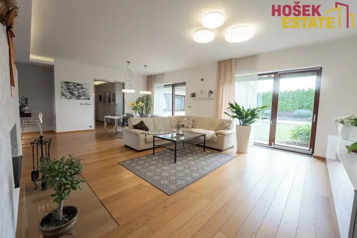 Prodej rodinného domu, Holubice, 240 m2