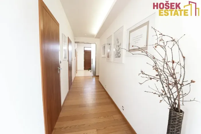 Prodej rodinného domu, Holubice, 240 m2