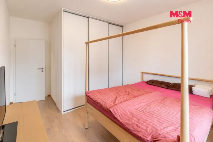 Pronájem bytu 2+kk, Praha - Hloubětín, Waltariho, 49 m2