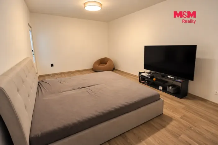 Pronájem bytu 2+1, Hradec Králové - Nový Hradec Králové, Brožíkova, 60 m2