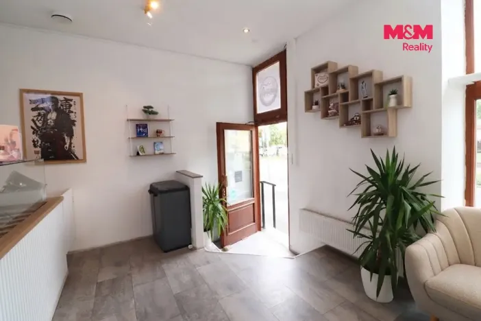 Pronájem obchodního prostoru, Karlovy Vary, Varšavská, 65 m2