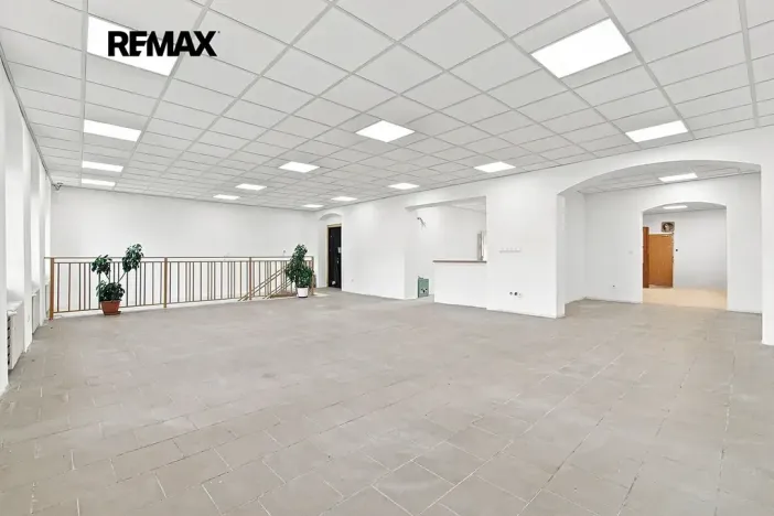 Pronájem obchodního prostoru, Přeštice, Masarykovo nám., 171 m2