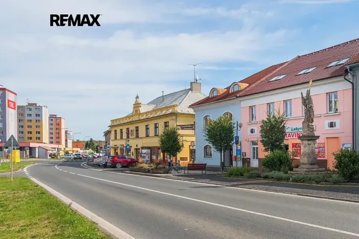 Pronájem obchodního prostoru, Přeštice, Masarykovo nám., 171 m2