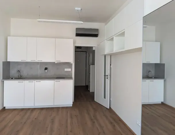 Pronájem bytu 1+kk, Brno, Komárovská, 28 m2