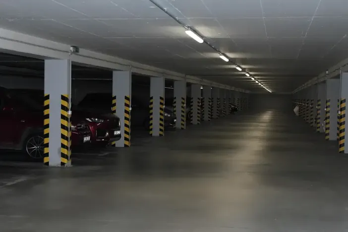 Pronájem garážového stání, Zlín, Voženílkova, 20 m2