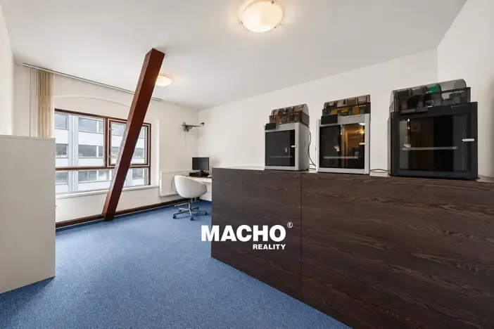 Pronájem kanceláře, Králův Dvůr, Tovární, 370 m2
