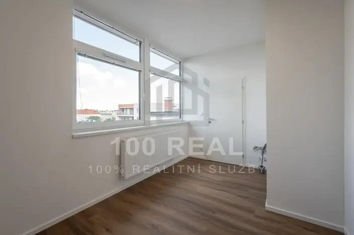 Pronájem bytu 2+kk, Pardubice, třída Míru, 44 m2
