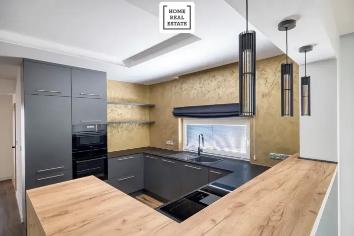Prodej bytu 4+kk, Karlovy Vary, Šumavská, 171 m2