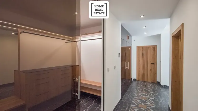 Prodej bytu 3+kk, Karlovy Vary, Šumavská, 171 m2