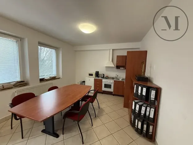 Pronájem výrobních prostor, Lišov, Miletínská, 1000 m2
