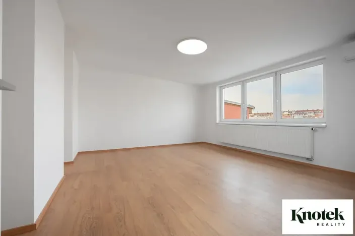 Pronájem kanceláře, Brno, Štefánikova, 400 m2