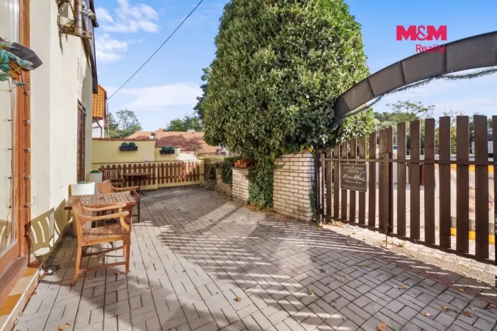 Prodej restaurace, Dolní Břežany, Mezi Křižovatkami, 128 m2