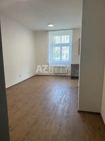 Pronájem bytu 1+kk, Praha - Bubeneč, Jaselská, 29 m2